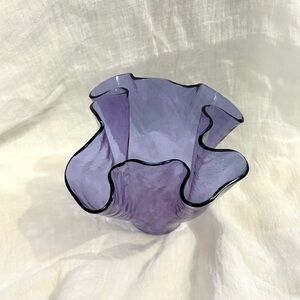 Glass amethyst wavy 90’s bowl